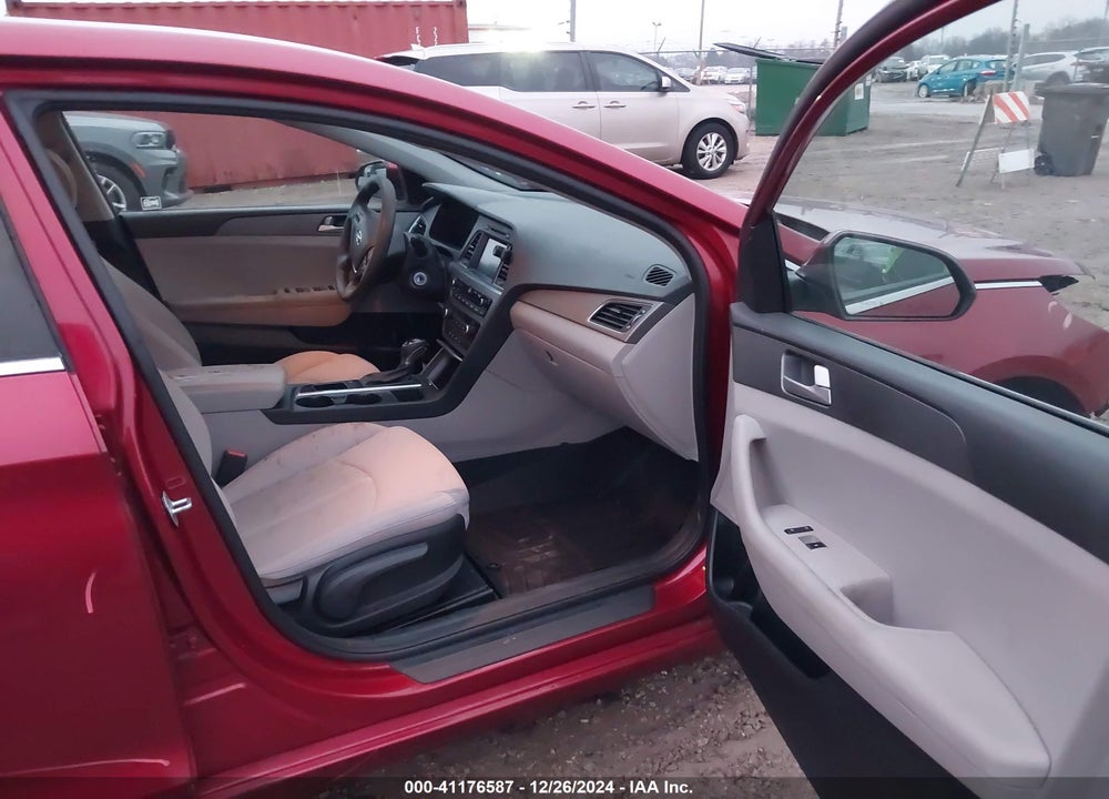 2016 HYUNDAI SONATA VIN: 5NPE24AF9GH386716