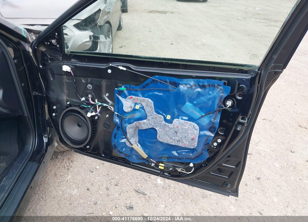 2017 TOYOTA CAMRY SE VIN: 4T1BF1FK2HU811109
