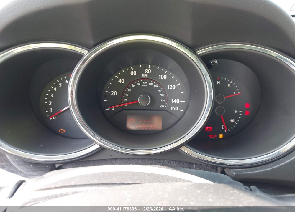 2011 KIA SORENTO LX VIN: 5XYKT3A14BG035355