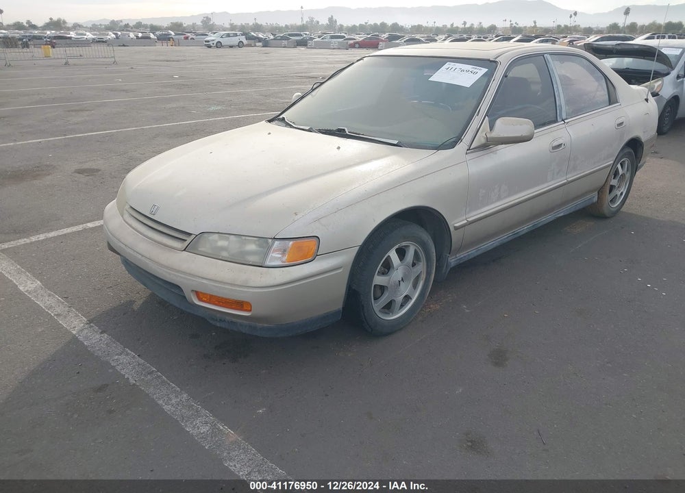 1995 HONDA ACCORD EX VIN: 1HGCD5666SA120975