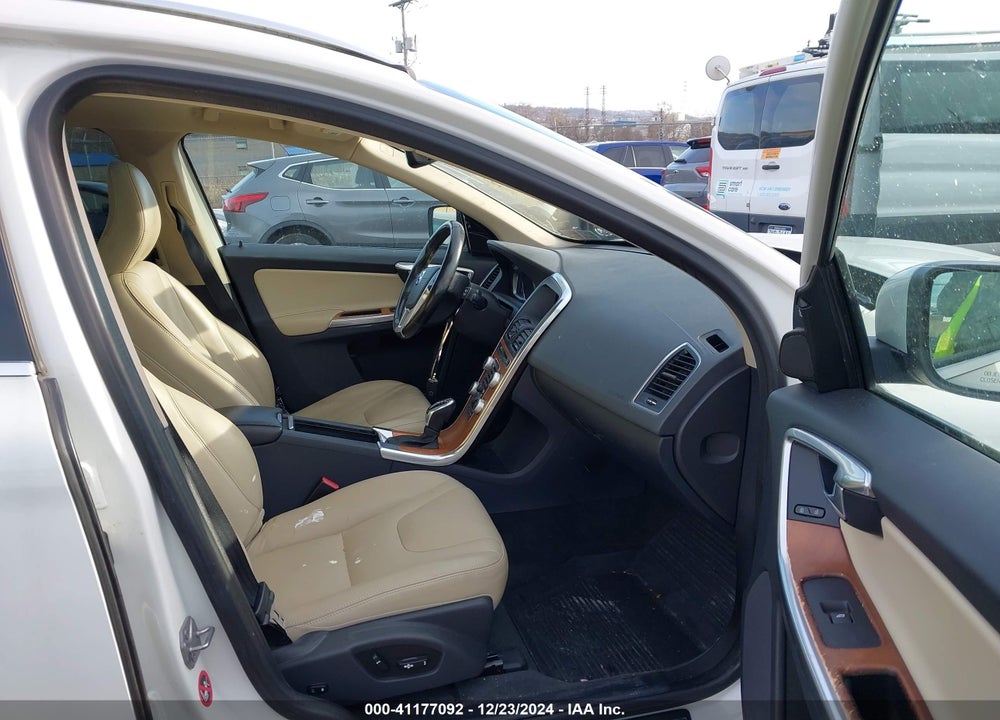 2017 VOLVO XC60 T5 INSCRIPTION VIN: YV440MRU2H2016311