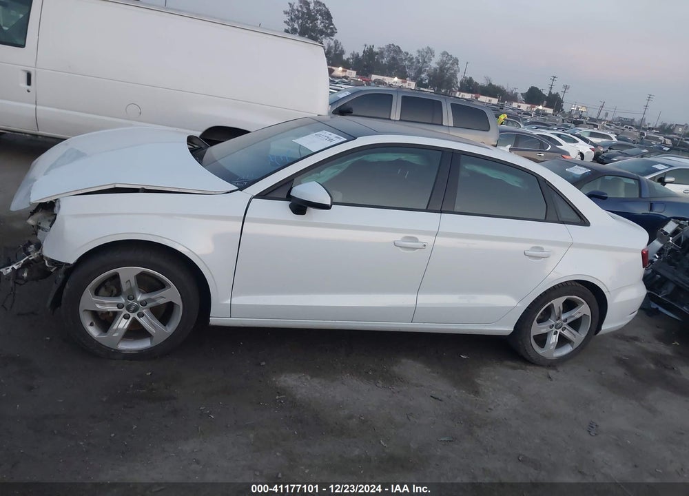 2017 AUDI A3 VIN: WAUAUGFF1H1028325