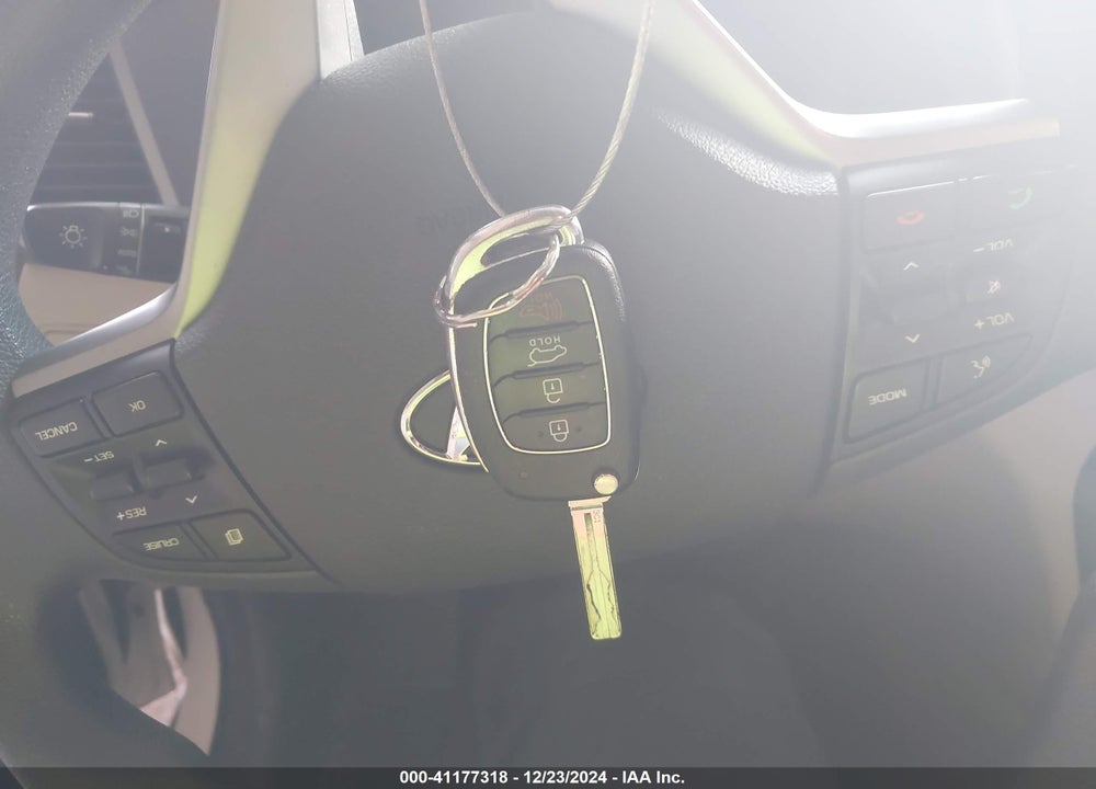 2016 HYUNDAI TUCSON SE VIN: KM8J33A44GU092016