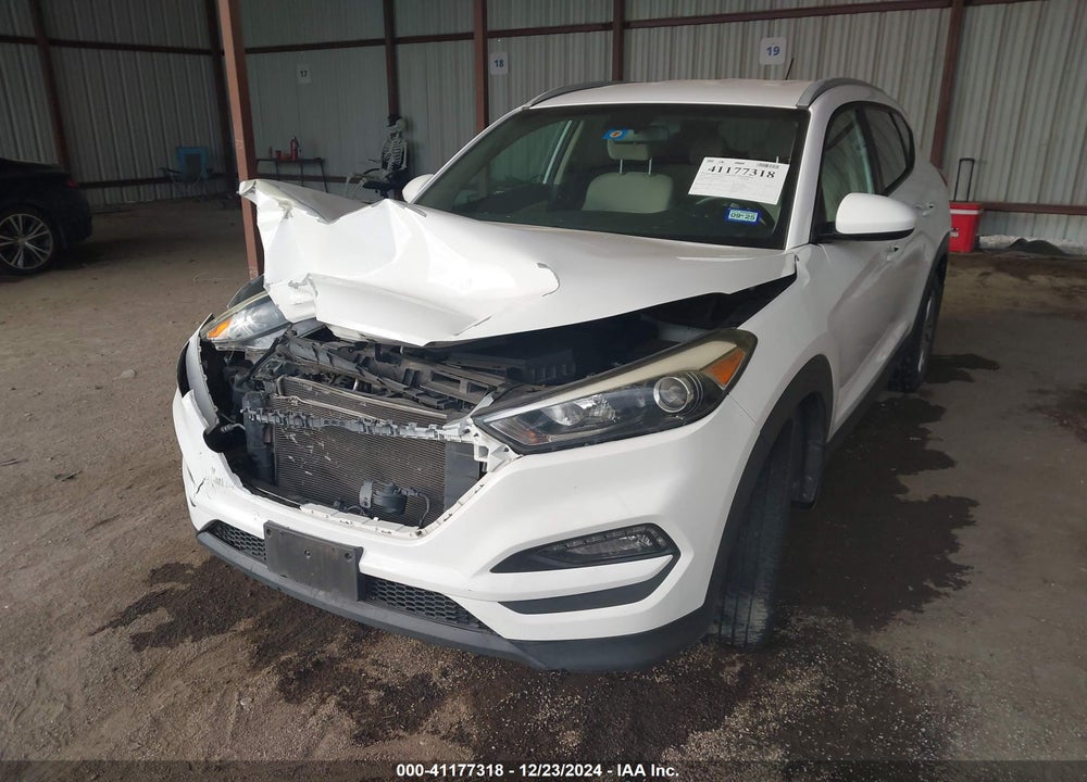 2016 HYUNDAI TUCSON SE VIN: KM8J33A44GU092016