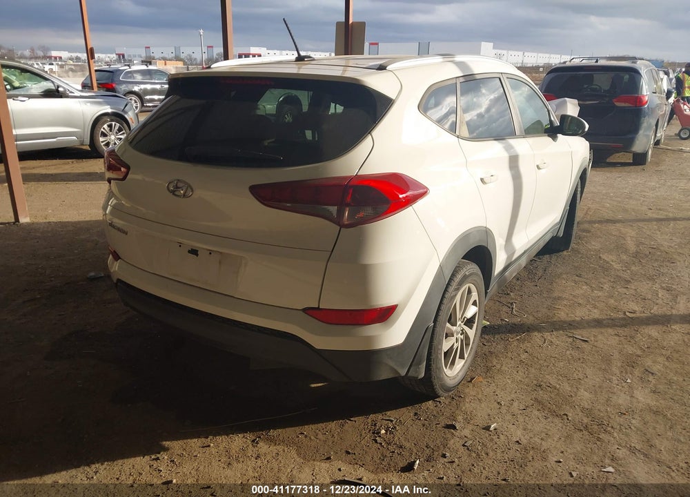 2016 HYUNDAI TUCSON SE VIN: KM8J33A44GU092016