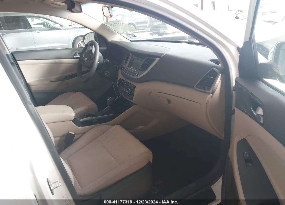 2016 HYUNDAI TUCSON SE VIN: KM8J33A44GU092016