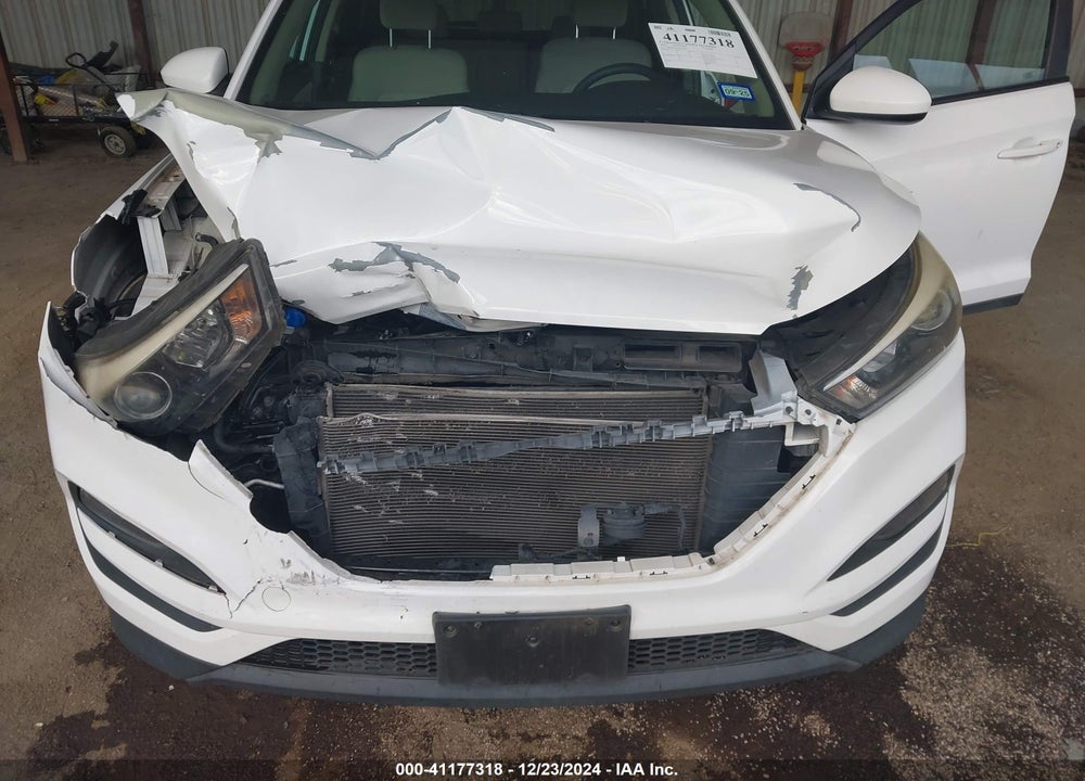2016 HYUNDAI TUCSON SE VIN: KM8J33A44GU092016