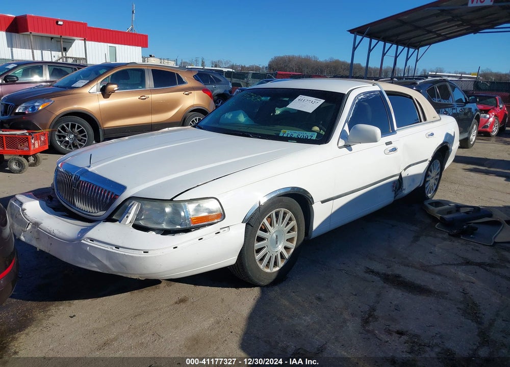 2004 LINCOLN TOWN CAR SIGNATURE VIN: 1LNHM81W34Y641090
