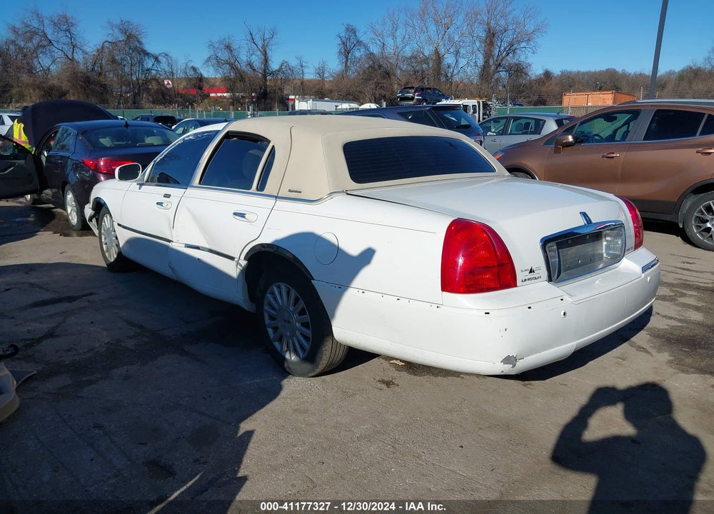 2004 LINCOLN TOWN CAR SIGNATURE VIN: 1LNHM81W34Y641090