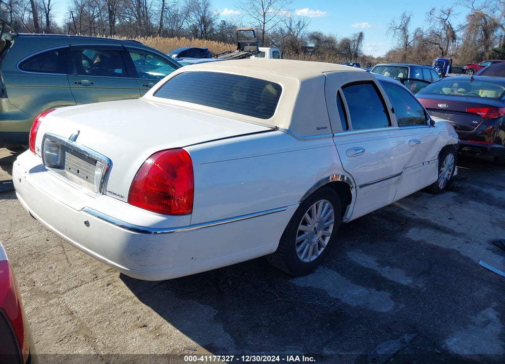 2004 LINCOLN TOWN CAR SIGNATURE VIN: 1LNHM81W34Y641090