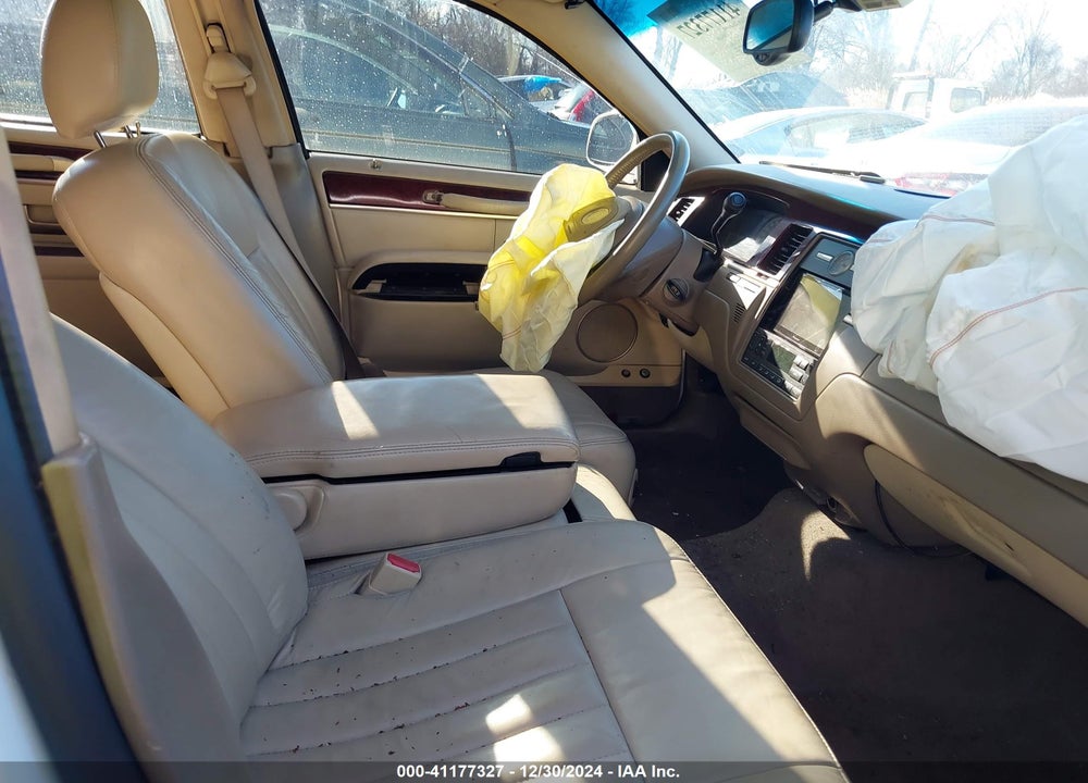 2004 LINCOLN TOWN CAR SIGNATURE VIN: 1LNHM81W34Y641090