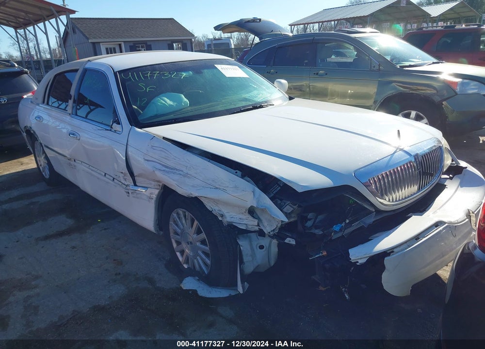 2004 LINCOLN TOWN CAR SIGNATURE VIN: 1LNHM81W34Y641090