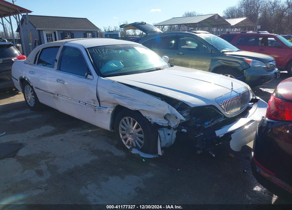 2004 LINCOLN TOWN CAR SIGNATURE VIN: 1LNHM81W34Y641090