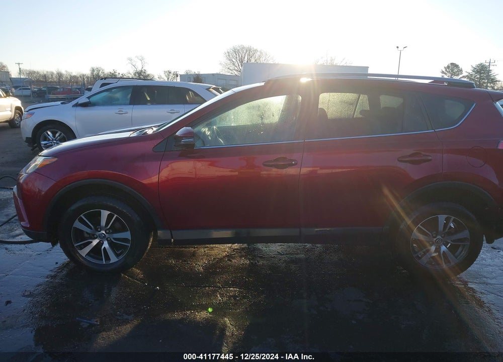 2018 TOYOTA RAV4 ADVENTURE/XLE VIN: 2T3WFREV3JW411780