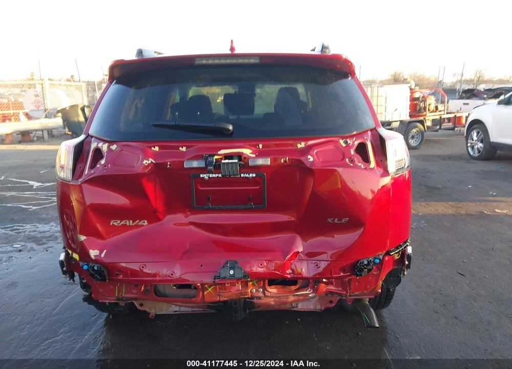 2018 TOYOTA RAV4 ADVENTURE/XLE VIN: 2T3WFREV3JW411780