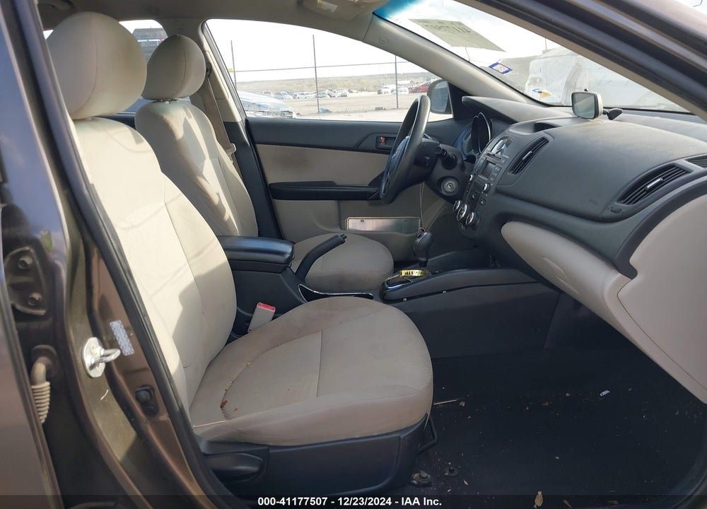 2011 KIA FORTE EX VIN: KNAFU4A21B5448210