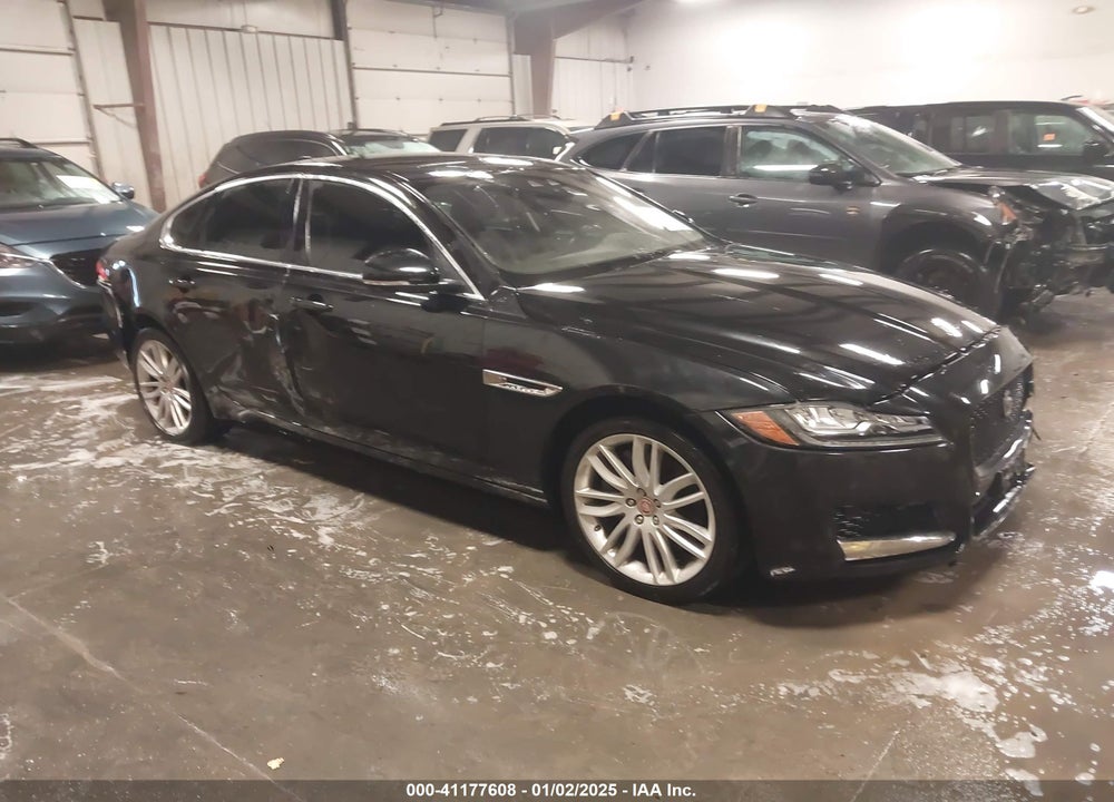 2017 JAGUAR XF 35T PREMIUM VIN: SAJBJ4BVXHCY38196