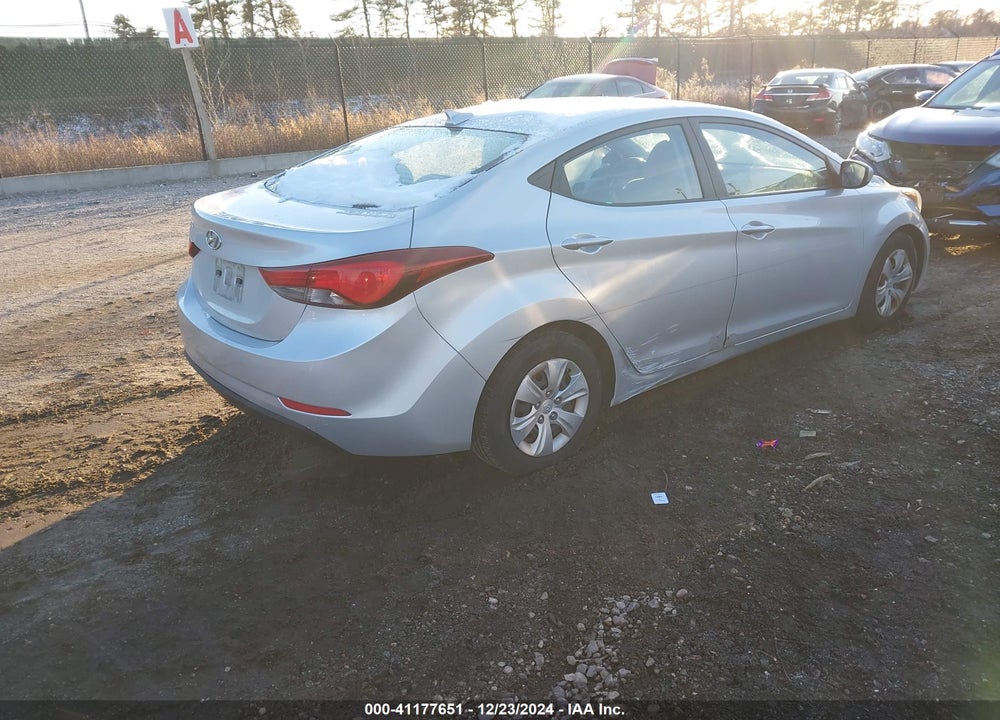 2016 HYUNDAI ELANTRA SE VIN: 5NPDH4AE1GH729729