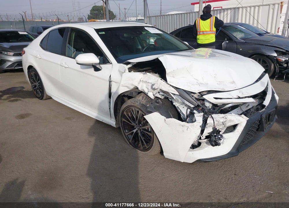 2018 TOYOTA CAMRY SE VIN: JTNB11HK0J3040401