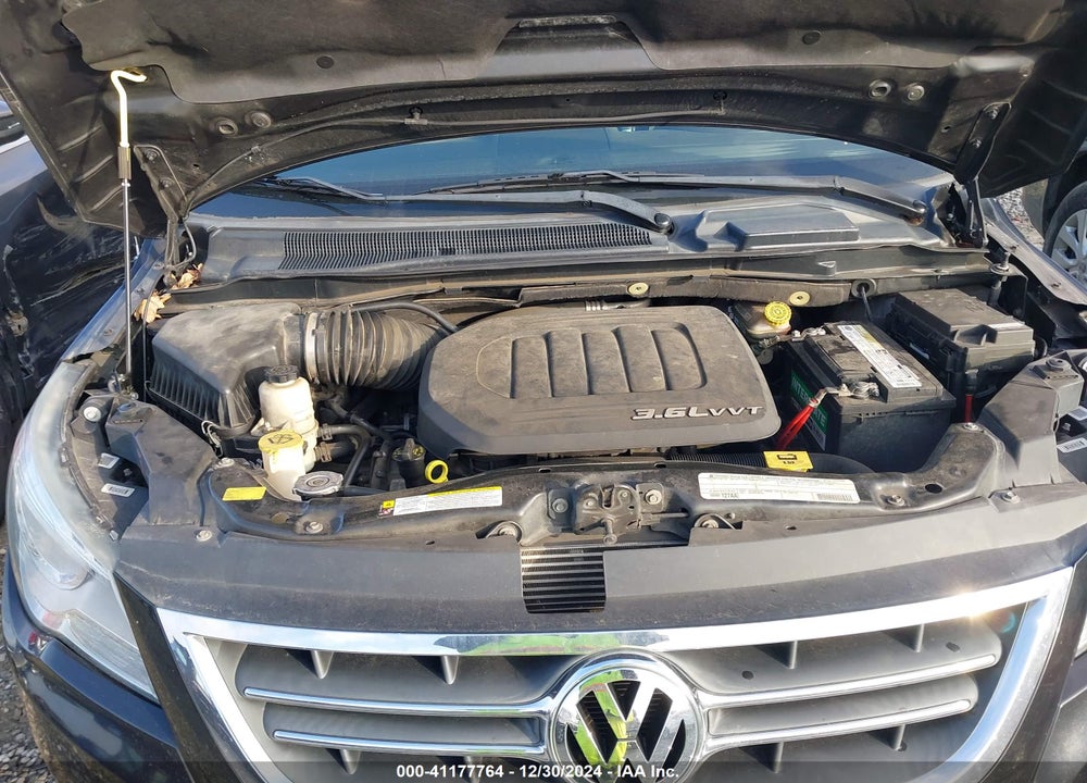2011 VOLKSWAGEN ROUTAN SEL VIN: 2V4RW5DG0BR670544