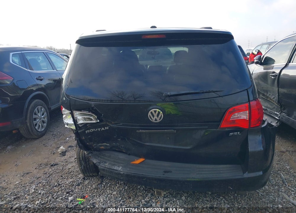 2011 VOLKSWAGEN ROUTAN SEL VIN: 2V4RW5DG0BR670544