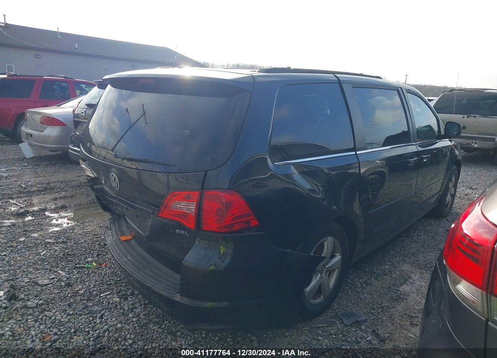 2011 VOLKSWAGEN ROUTAN SEL VIN: 2V4RW5DG0BR670544
