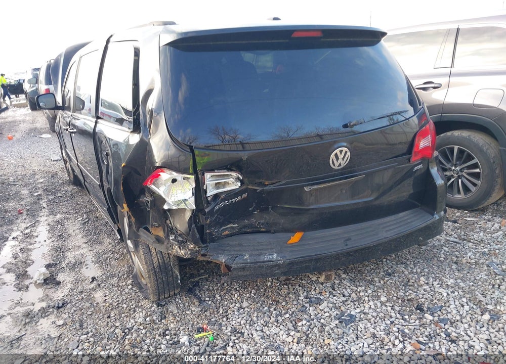 2011 VOLKSWAGEN ROUTAN SEL VIN: 2V4RW5DG0BR670544