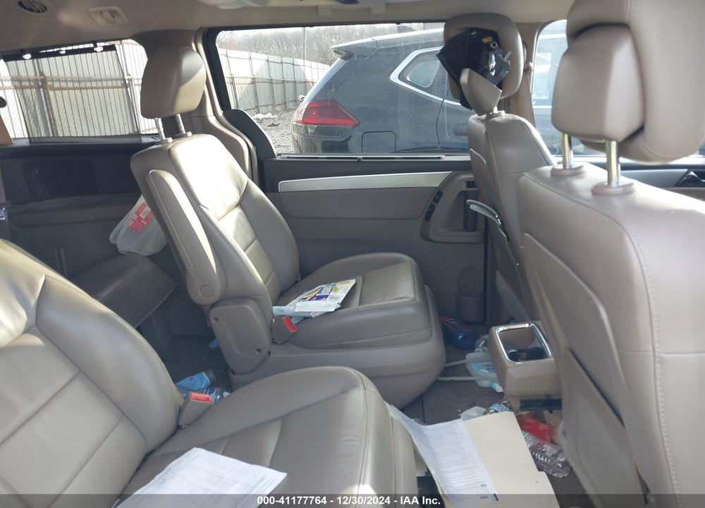 2011 VOLKSWAGEN ROUTAN SEL VIN: 2V4RW5DG0BR670544