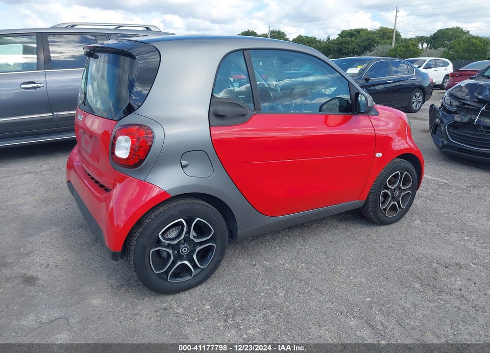 2017 SMART FORTWO VIN: WMEFJ5DA3HK173472