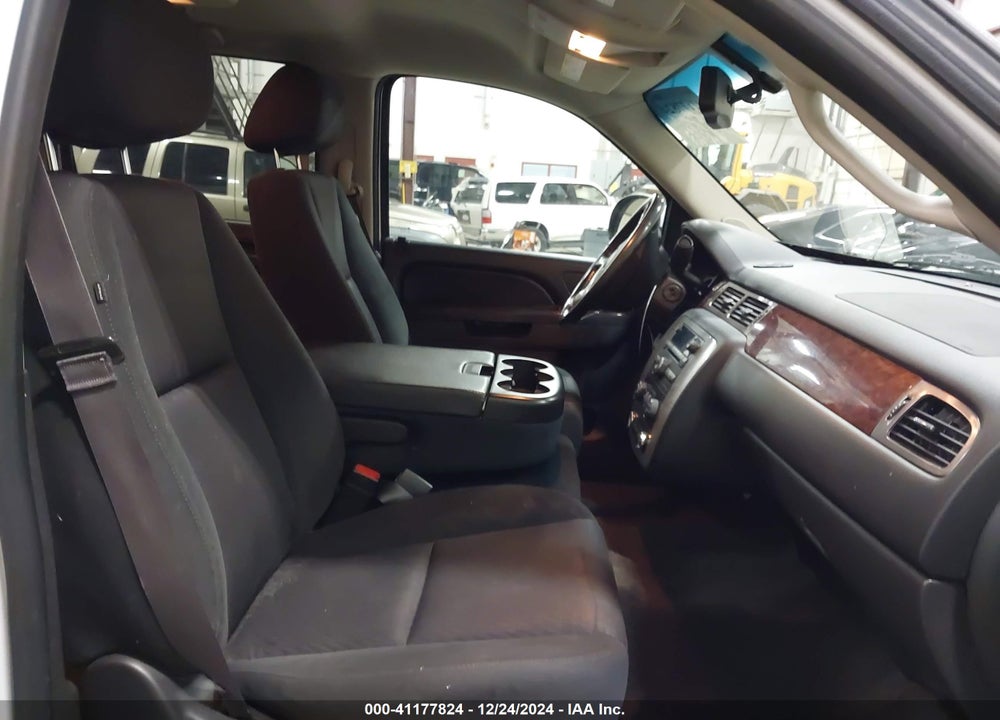 2014 GMC YUKON XL 1500 SLE VIN: 1GKS2HE72ER143711