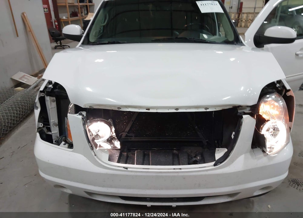 2014 GMC YUKON XL 1500 SLE VIN: 1GKS2HE72ER143711