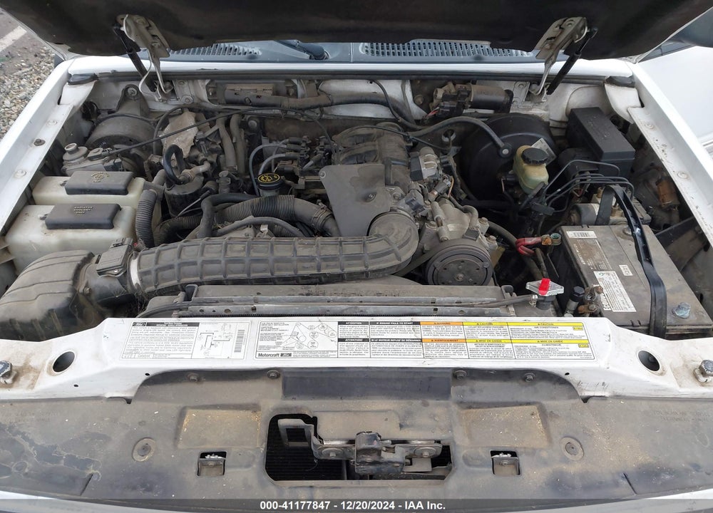 2000 FORD EXPLORER XLT VIN: 1FMZU63X8YZC47681