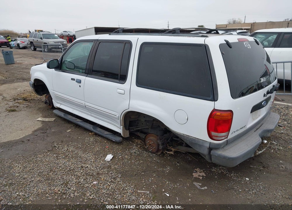 2000 FORD EXPLORER XLT VIN: 1FMZU63X8YZC47681