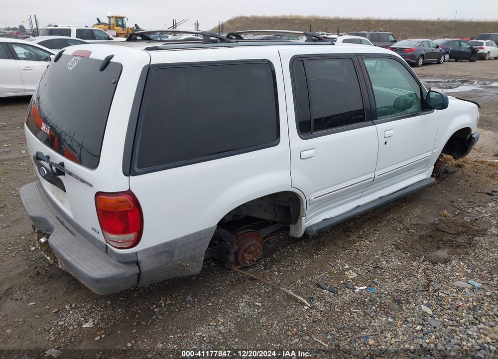 2000 FORD EXPLORER XLT VIN: 1FMZU63X8YZC47681