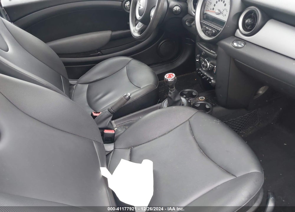 2012 MINI COOPER VIN: WMWSU3C56CT184687