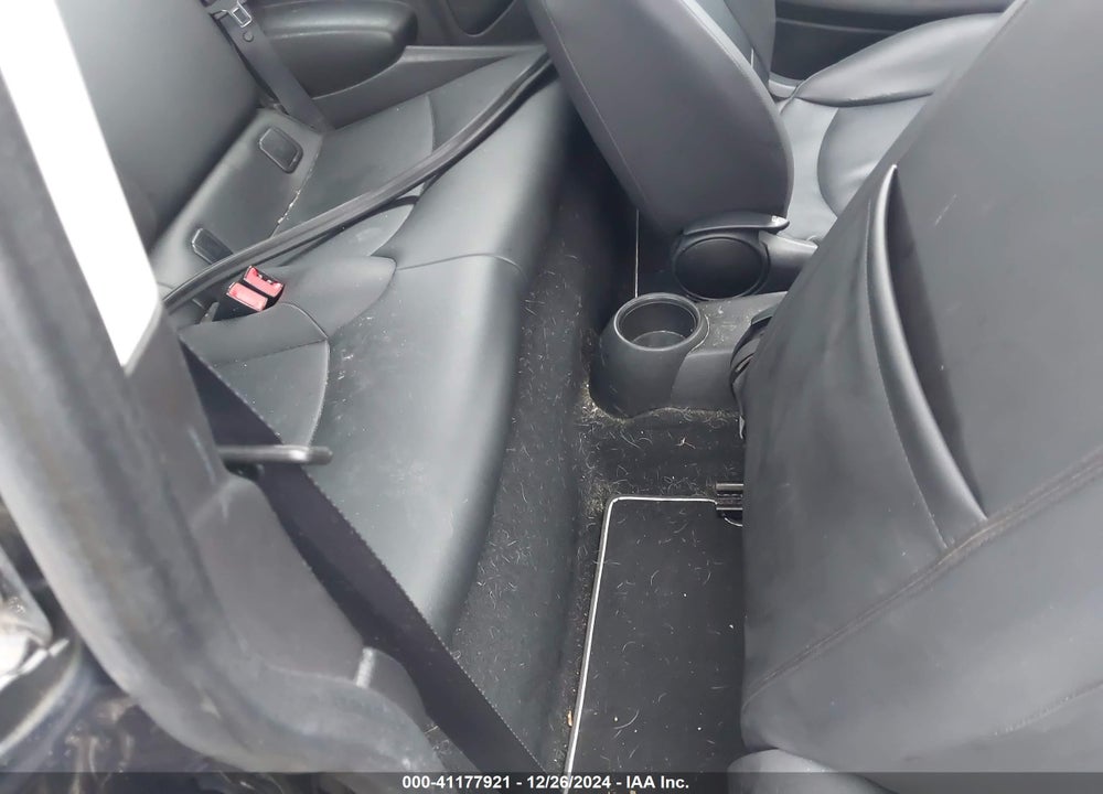 2012 MINI COOPER VIN: WMWSU3C56CT184687