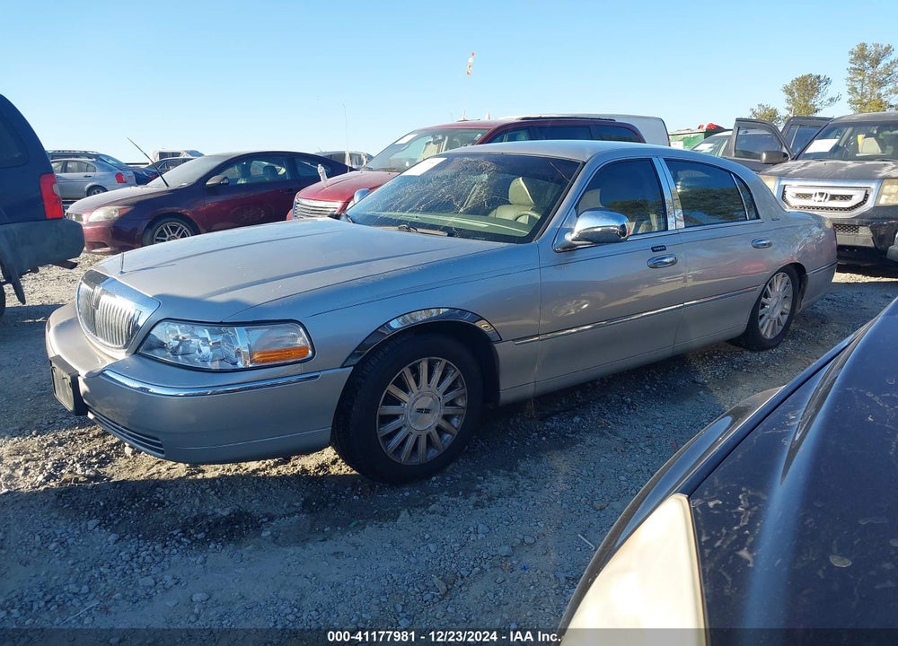 2004 LINCOLN TOWN CAR SIGNATURE VIN: 1LNHM81W44Y621141