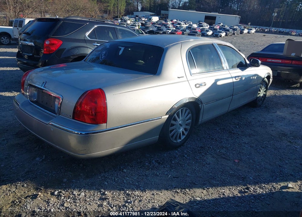 2004 LINCOLN TOWN CAR SIGNATURE VIN: 1LNHM81W44Y621141