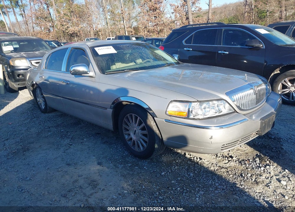2004 LINCOLN TOWN CAR SIGNATURE VIN: 1LNHM81W44Y621141