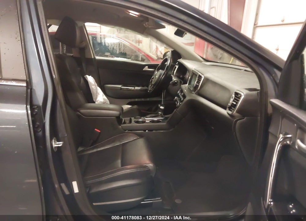 2018 KIA SPORTAGE EX VIN: KNDPNCAC8J7322257