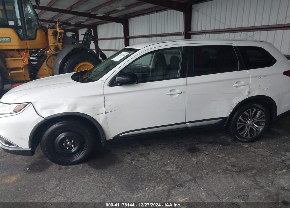 2017 MITSUBISHI OUTLANDER ES VIN: JA4AD2A3XHZ035689