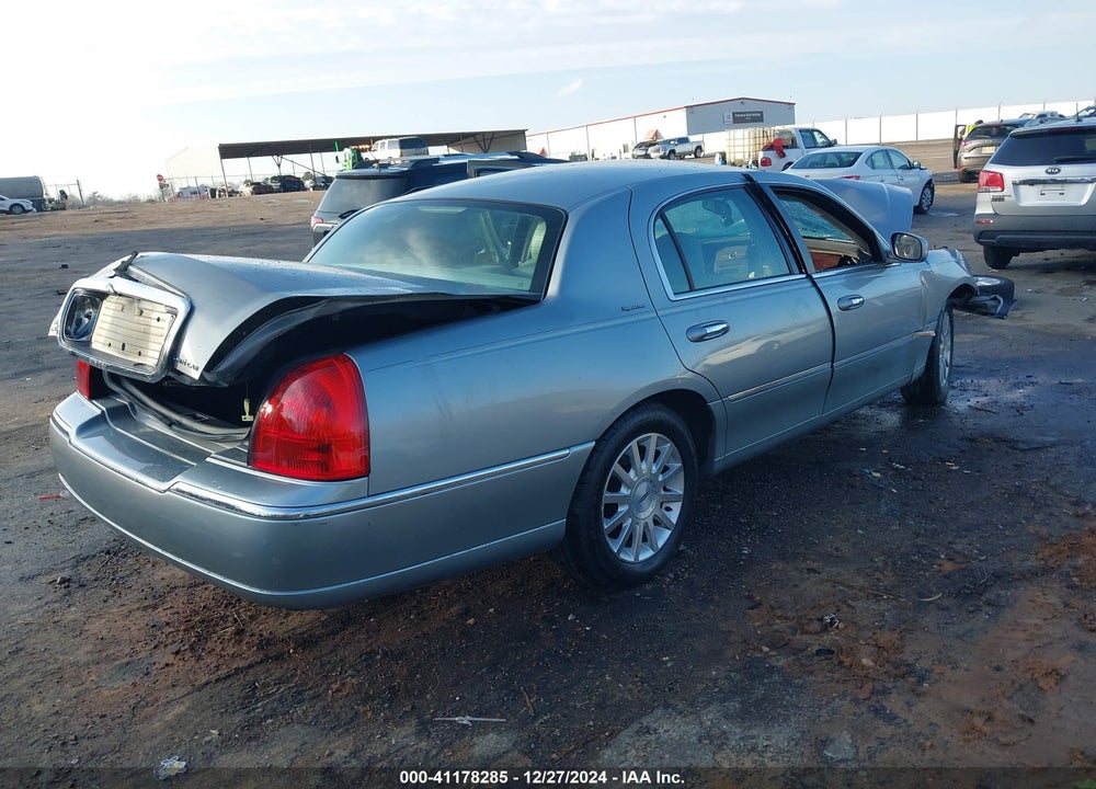 2006 LINCOLN TOWN CAR VIN: 1LNHM81V36Y632612