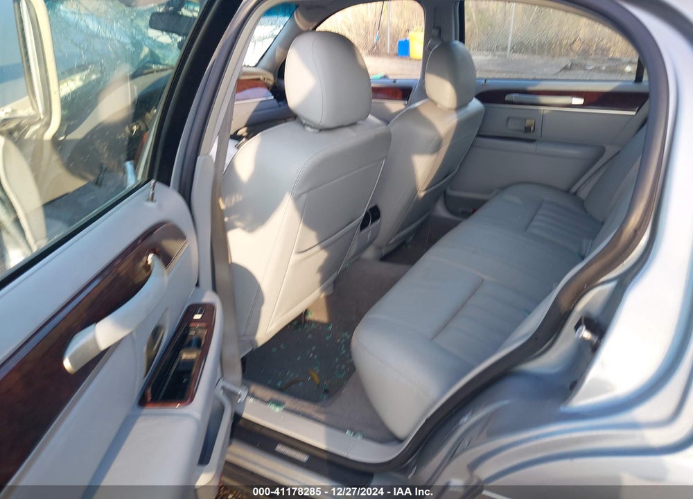 2006 LINCOLN TOWN CAR VIN: 1LNHM81V36Y632612