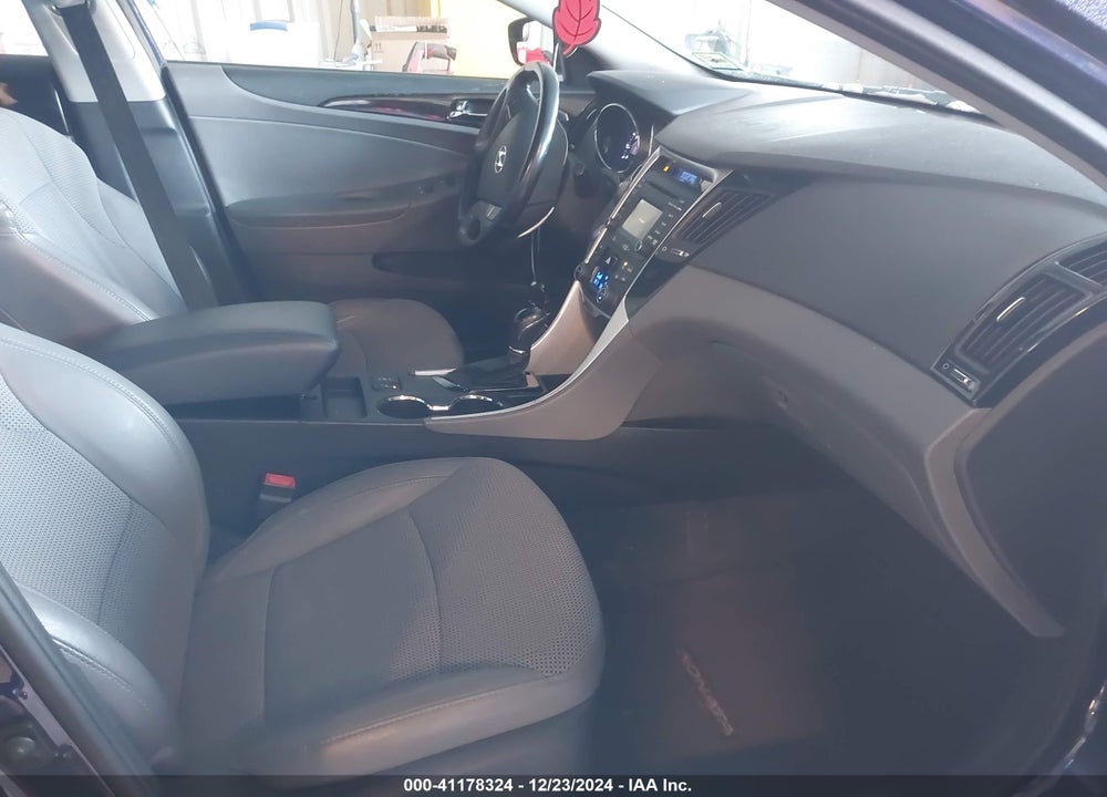 2014 HYUNDAI SONATA SE 2.0T VIN: 5NPEC4AB2EH842837