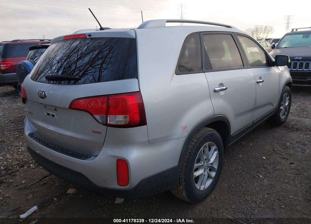 2015 KIA SORENTO LX VIN: 5XYKTCA67FG616978