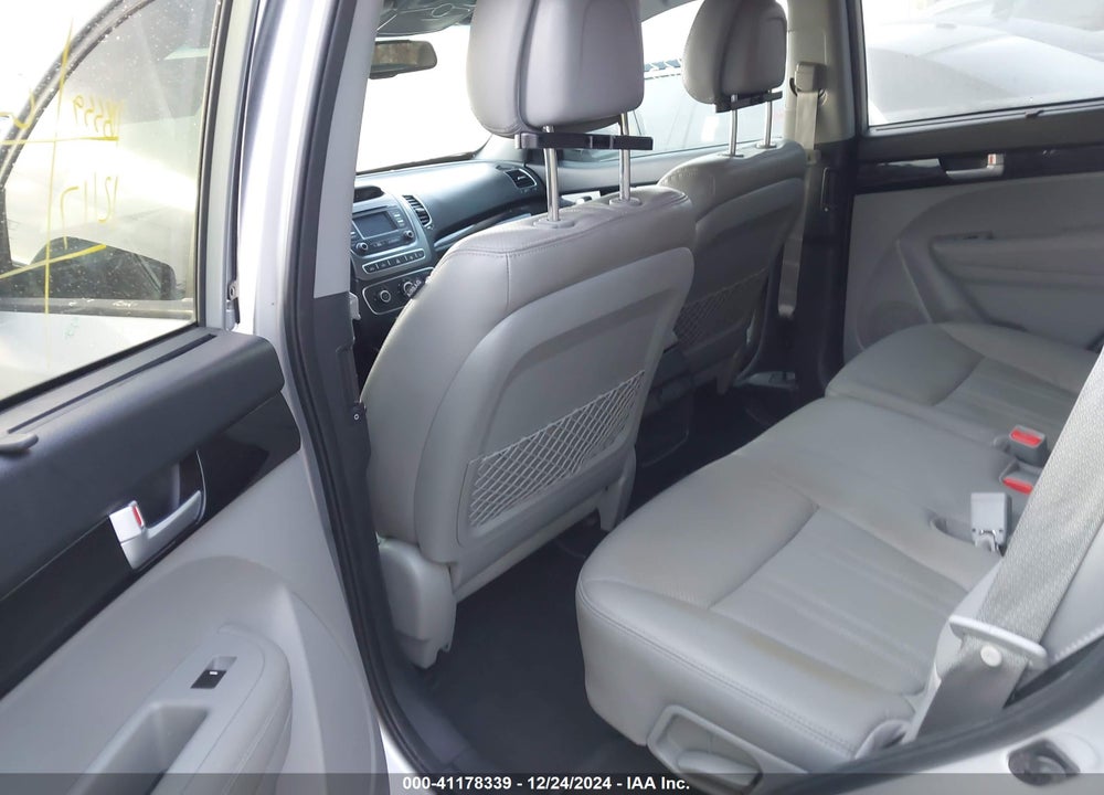 2015 KIA SORENTO LX VIN: 5XYKTCA67FG616978