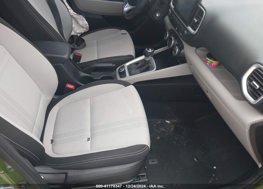 2022 HYUNDAI VENUE VIN: KMHRC8A37NU171572