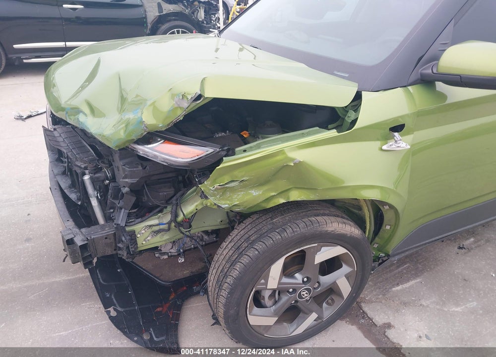 2022 HYUNDAI VENUE VIN: KMHRC8A37NU171572
