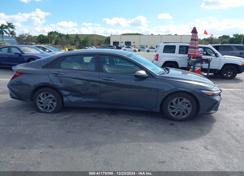 2024 HYUNDAI ELANTRA VIN: KMHLM4DG7RU664555