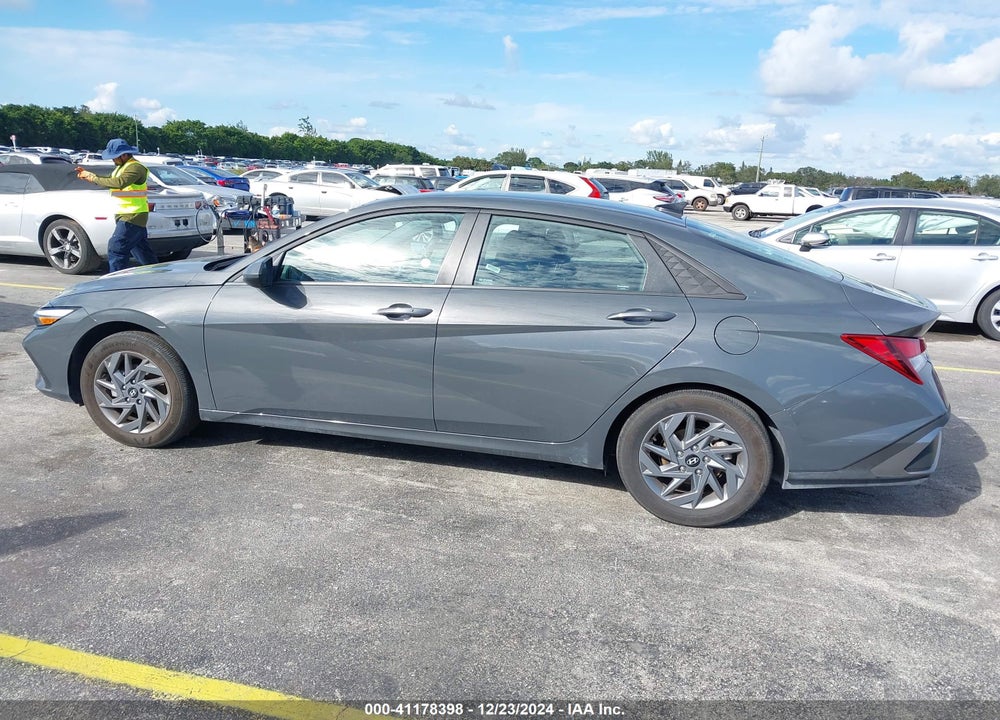 2024 HYUNDAI ELANTRA VIN: KMHLM4DG7RU664555